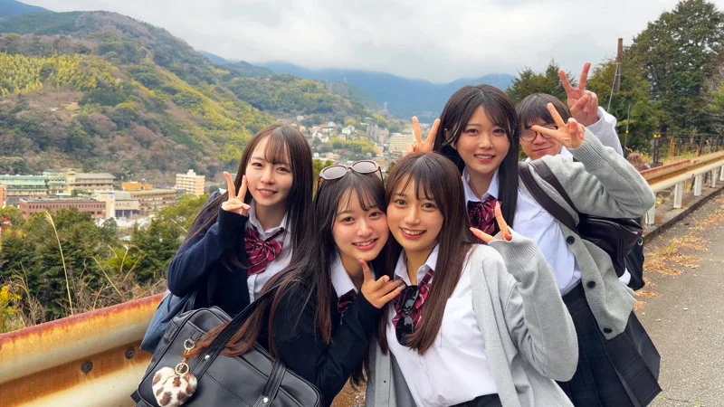 かりん＆めいさ＆かほ＆あおい（deaa040）北岡果林 西元めいさ 花守夏歩 青坂あおい